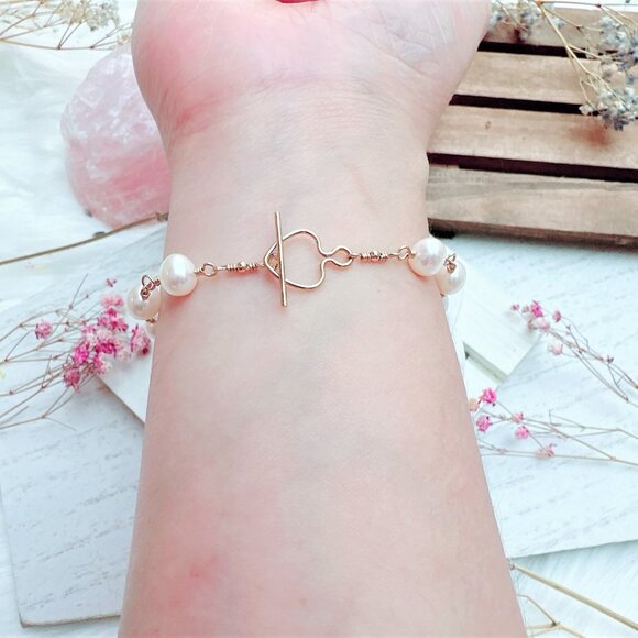 Handmade White Freshwater Pearl Bracelet | 14k Gold Filled - Picture 3 of 5